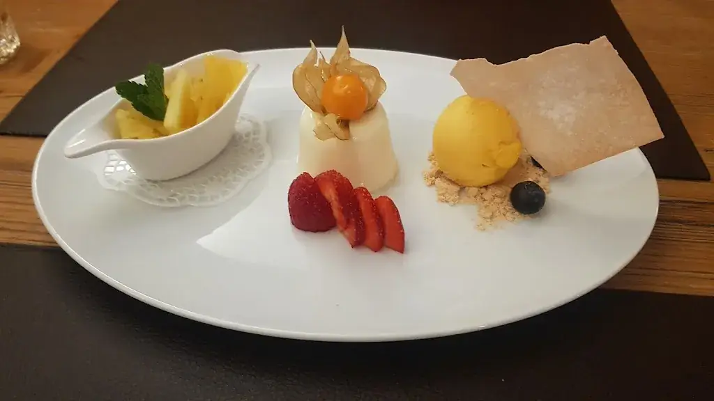 Carmen Valcu_Malerwinkel Rattenberg_Brixlegg_recensione