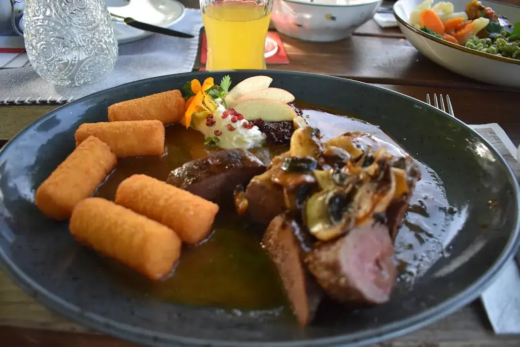 Kalinka Verstricht_Ledererwirt_Ebbs_review