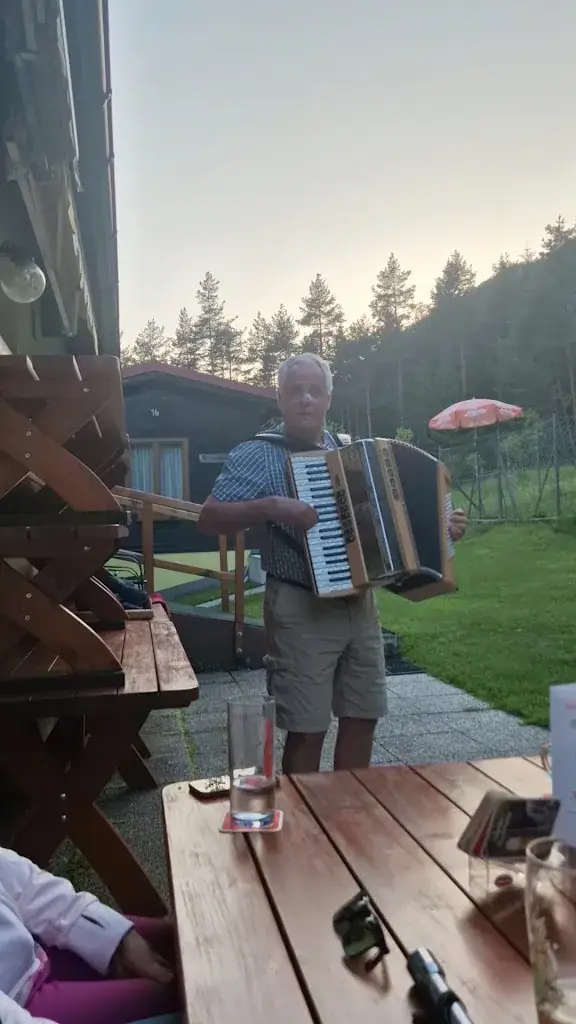 Helmut Eicher_Heinz Putzi Waldschenke zum spielenden Wirt - Gasthaus_Bad Bleiberg_avis