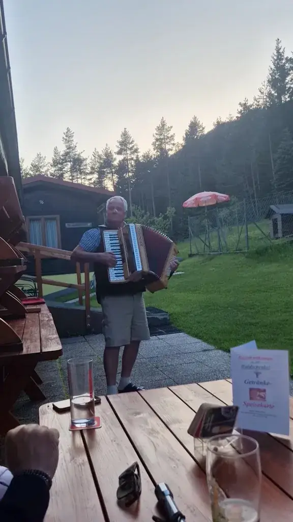 Helmut Eicher_Heinz Putzi Waldschenke zum spielenden Wirt - Gasthaus_Bad Bleiberg_avis