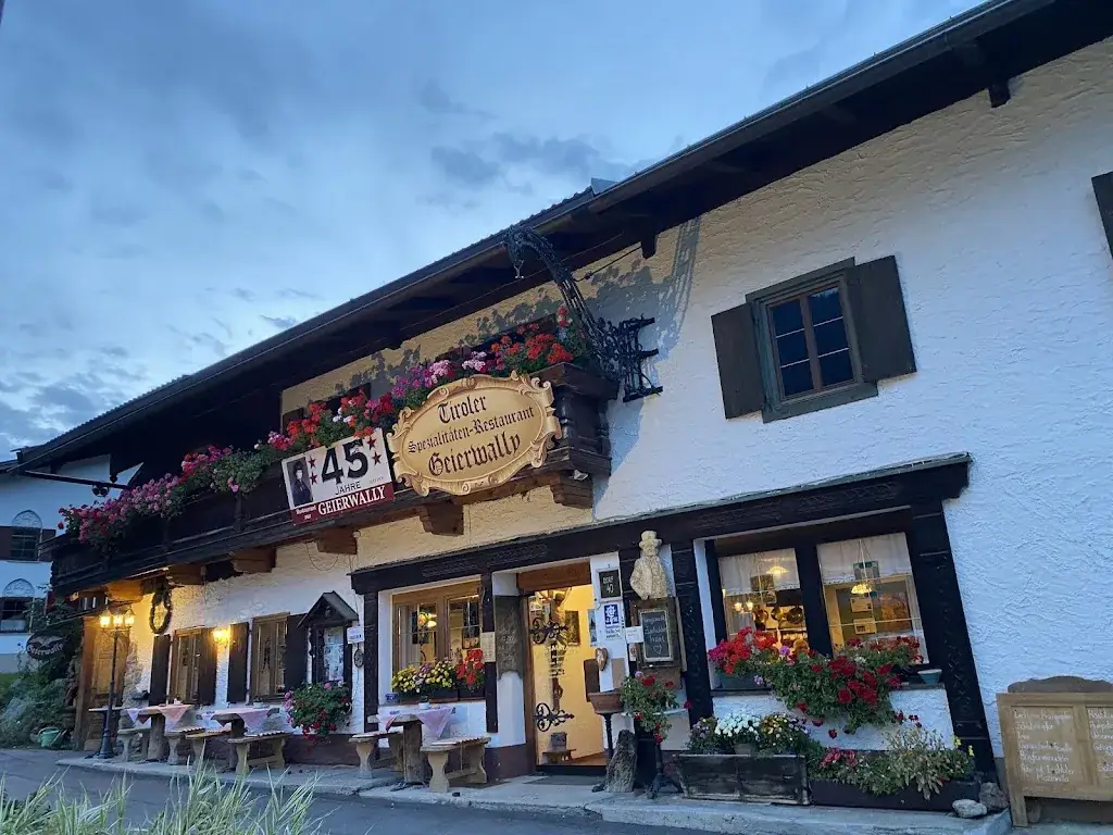 Stacy Hunt_Cafe Restaurant zur Geierwally_Elbigenalp_avis