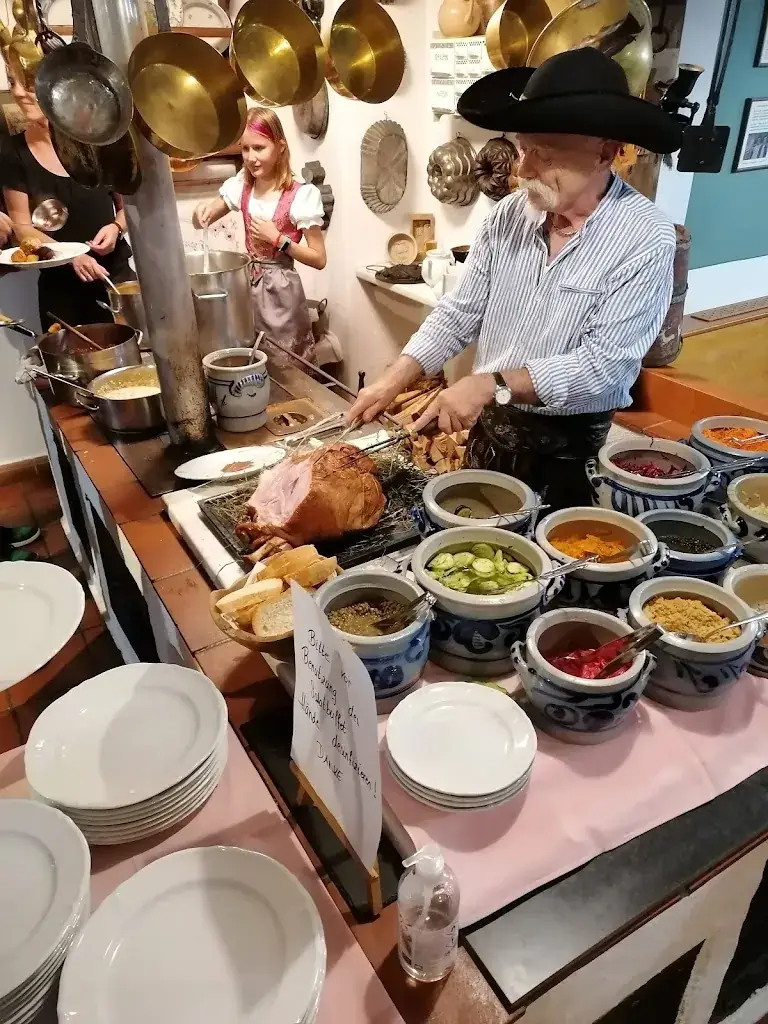 Brecht Roekens_Cafe Restaurant zur Geierwally_Elbigenalp_avis