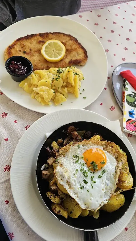 Miguel Santos_Gasthof Kirchenwirt Maurach am Achensee mit Kinderspielplatz_Eben am Achensee_avis