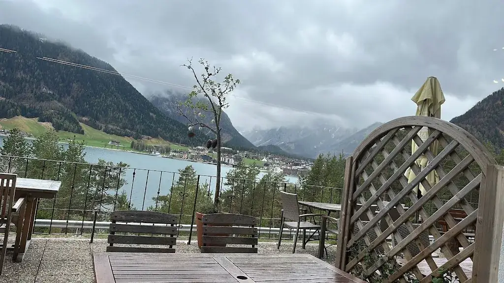 Rekha Parna_Restaurant-Cafe Bergkristall_Eben am Achensee_avis