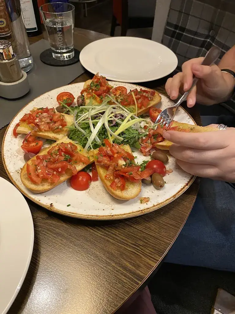 Ben Cobley_Arthur's Pizzeria Venezia am Achensee_Eben am Achensee_avis