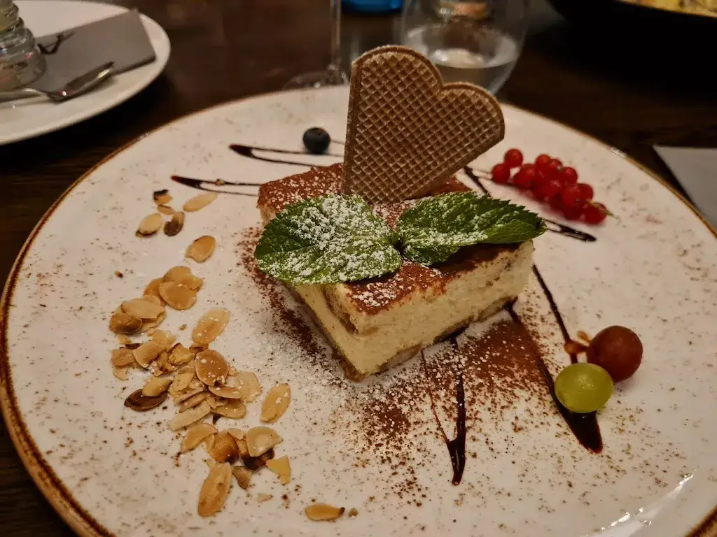 Silvia Kutscher_Arthur's Pizzeria Venezia am Achensee_Eben am Achensee_avis