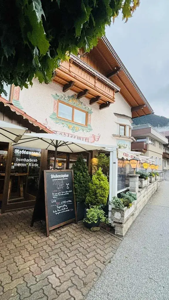 Brindelyn Briñosa_Jodlerwirt Achensee_Eben am Achensee_review