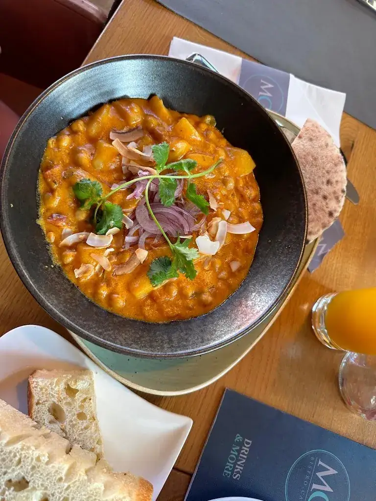 Nor Hashiqin Mohamed Saifolzam_MG² Bistro . Cafe Restaurant_Eben am Achensee_avis