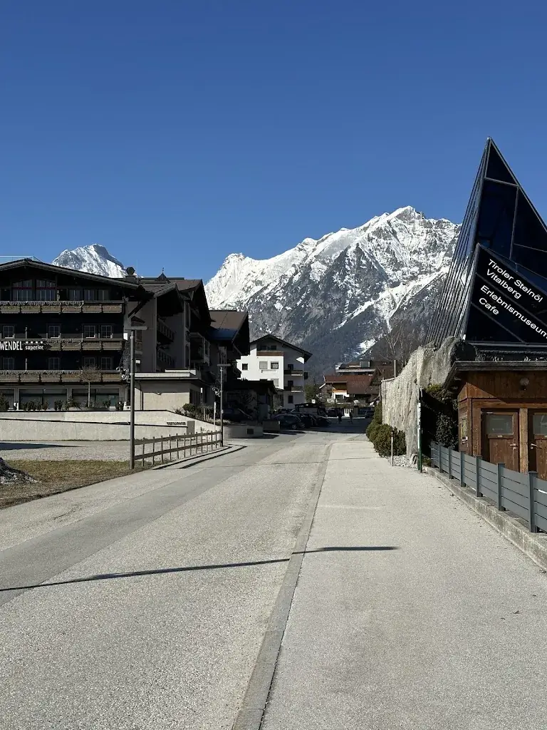 Soumya Chatterjee_Hotel Christina - Café Konditorei Restaurant_Eben am Achensee_avis