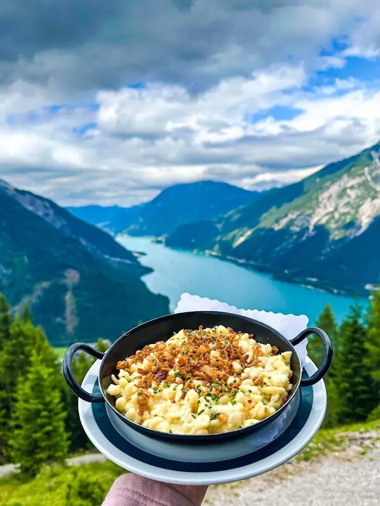 Gergana Taneva_Alpengasthaus Karwendel_Eben am Achensee_review