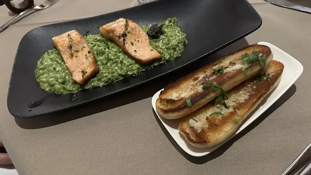 Chong Ong_Das Oachkatzl - Bar Lounge | Restaurant in Ellmau am Wilden Kaiser_Ellmau_review