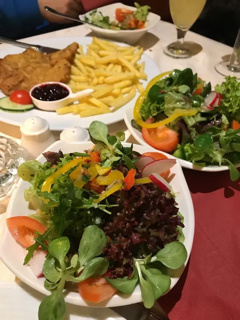 Yuqi Jiang_Cafe Restaurant Hermann_Ellmau_recensione