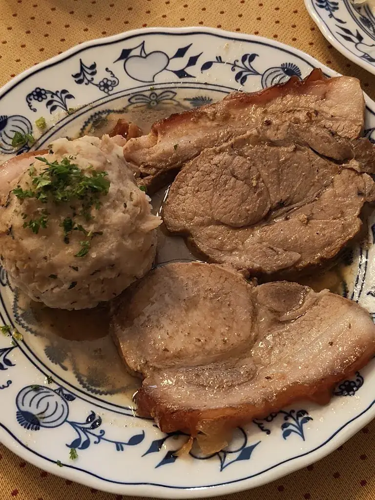 Sandra B_GASTHOF SCHLOSSWIRT_Annabichl_avis