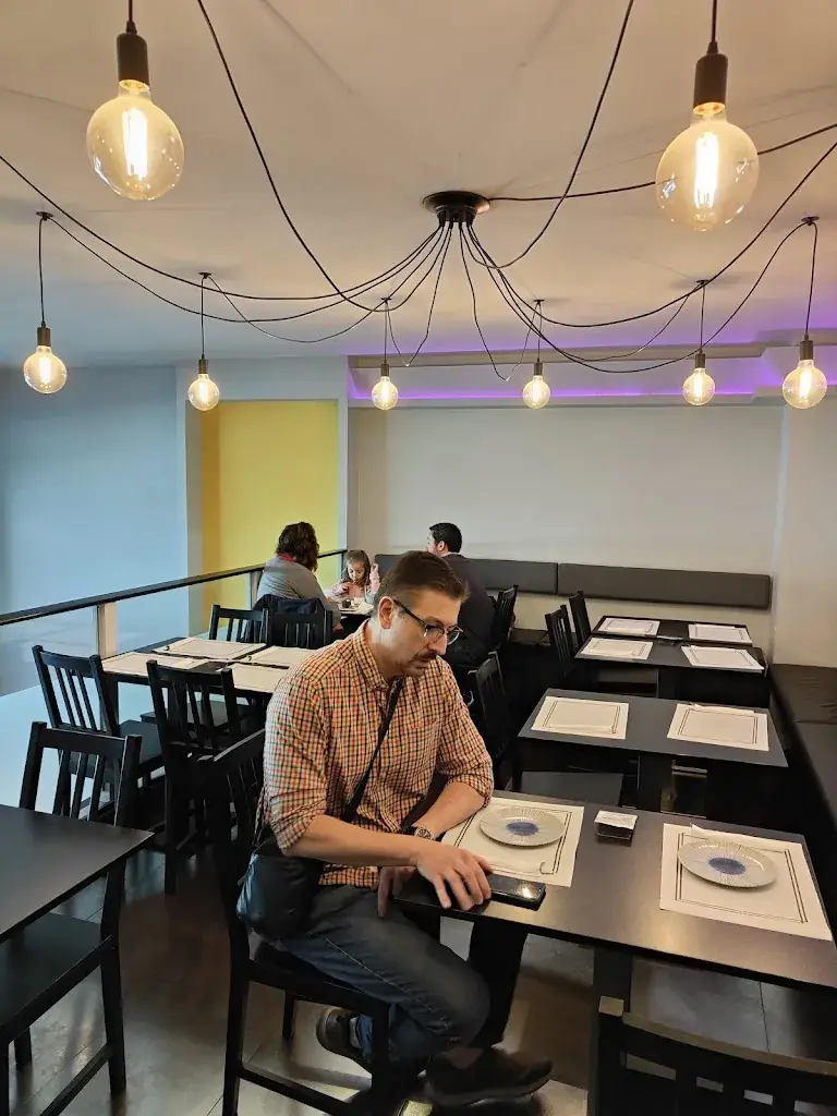 The Names Restaurante_Elmen_slider_image_1