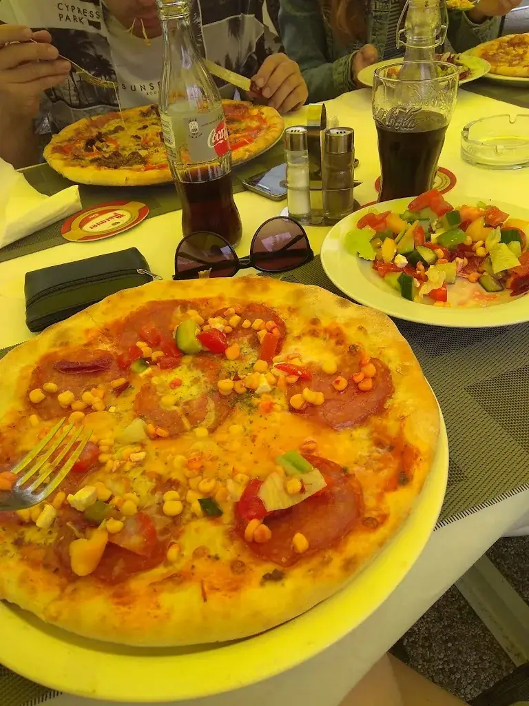 Zuzana Rusinová_Pizzeria&Grill Famiglia_Annabichl_avis