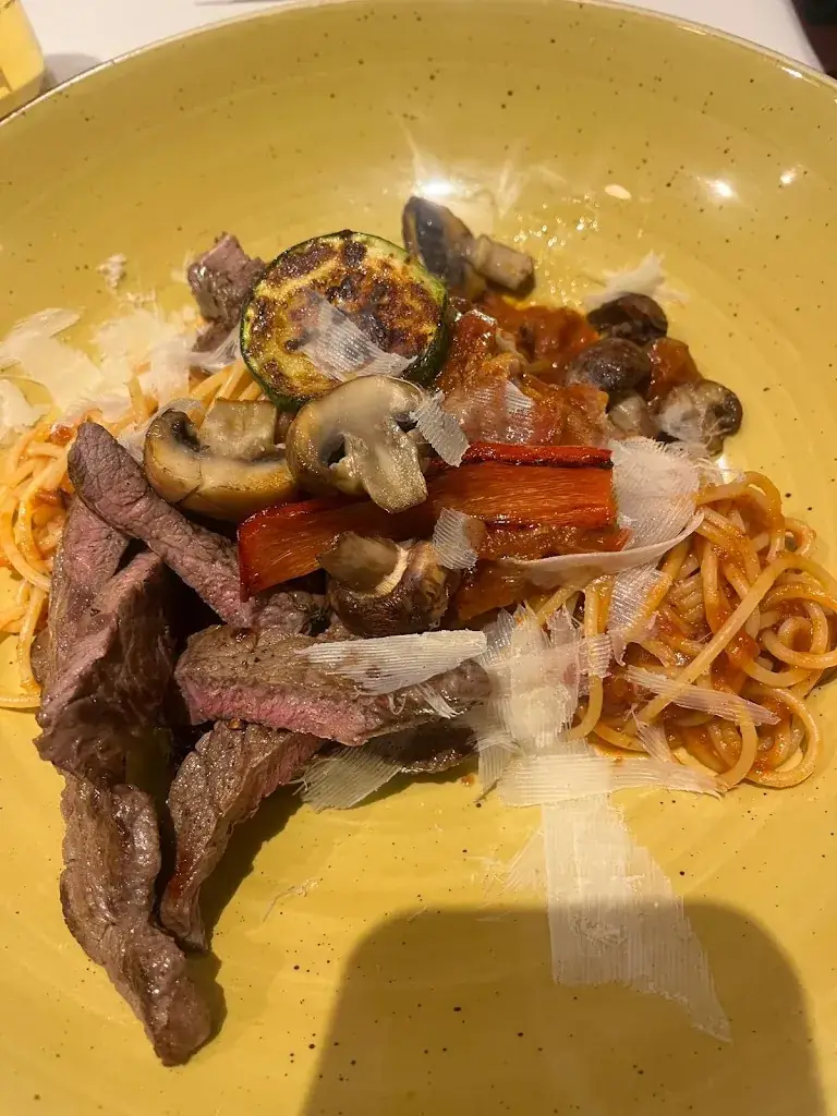 Robert Blunder_Restaurant - Bar - Ambiente_Endach_avis