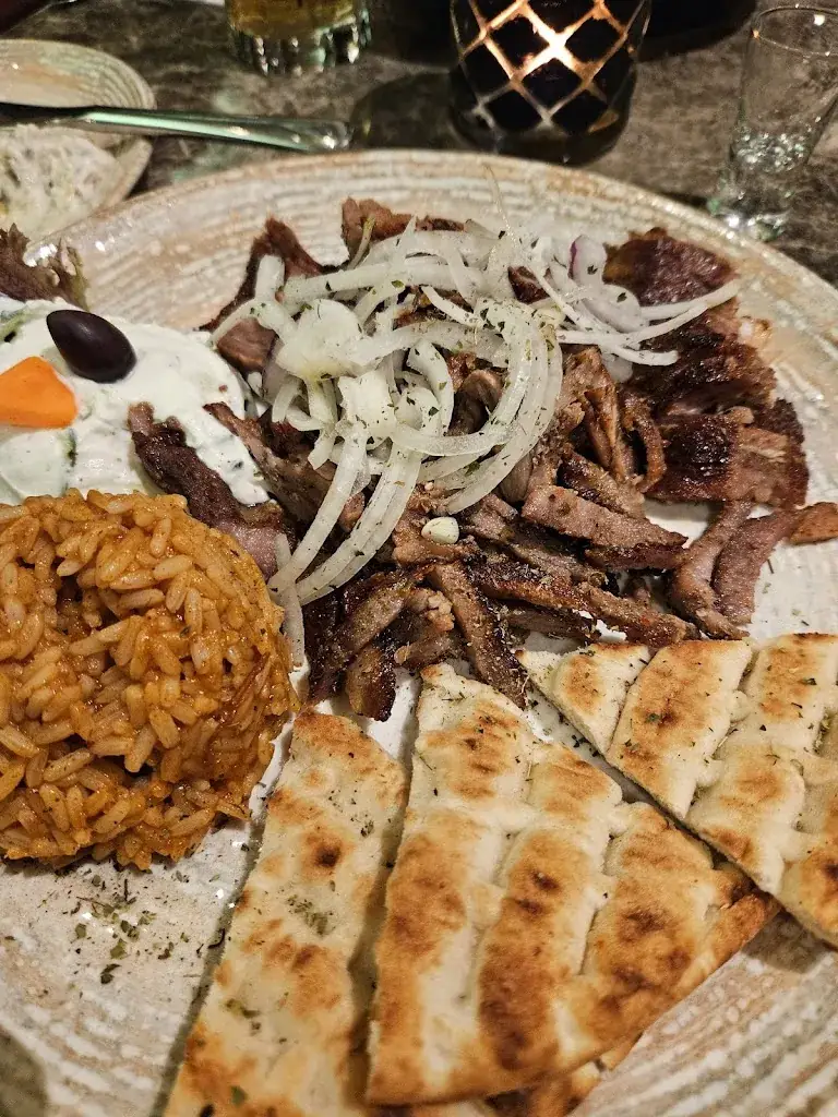 Johan Pretorius_Griechisches Restaurant CAVOS_Endach_avis