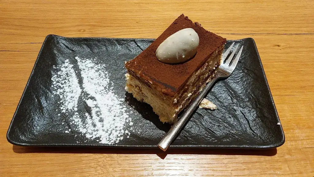 Aaron Schmidt_Arkade Pizza Restaurant Cafe_Endach_review