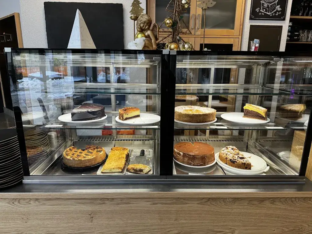 Deniz Erbakar_Arkade Pizza Restaurant Cafe_Endach_review