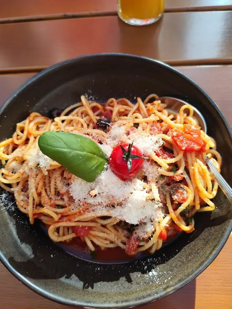 marion riemer_Arkade Pizza Restaurant Cafe_Endach_review