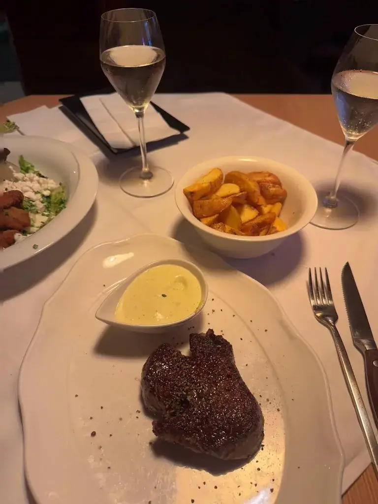 Robert Szafirowski_Joe’s Restaurant im weissen Ross_Annabichl_avis