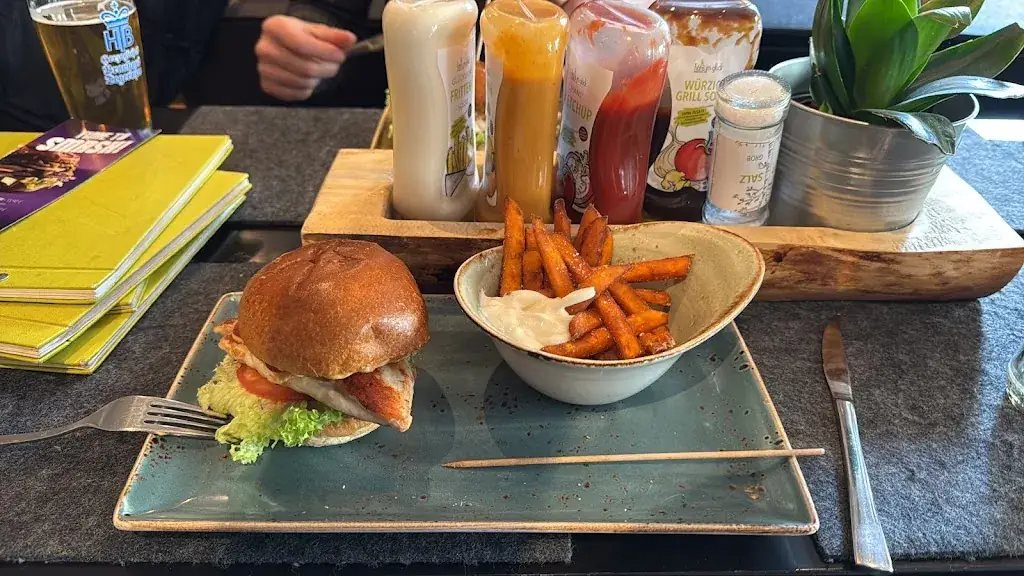 Alpine Life_HANS IM GLÜCK - KUFSTEIN Unterer Stadtplatz_Endach_recensione