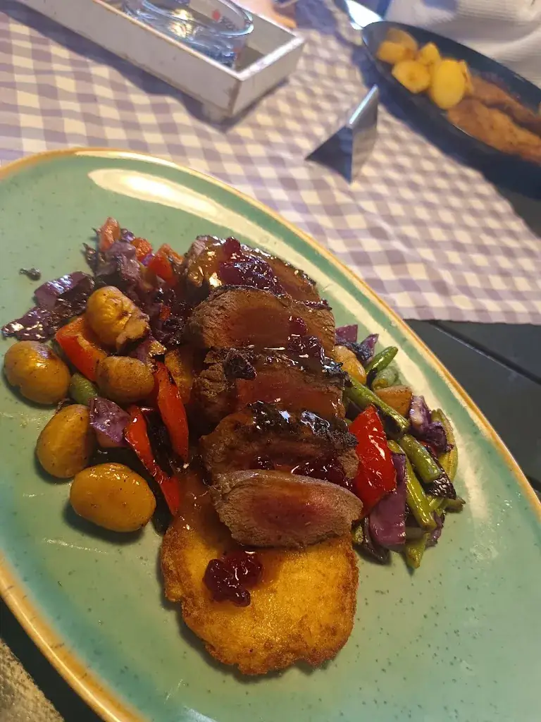 Lisa M._Karli's Gasthaus & Bar_Annabichl_review