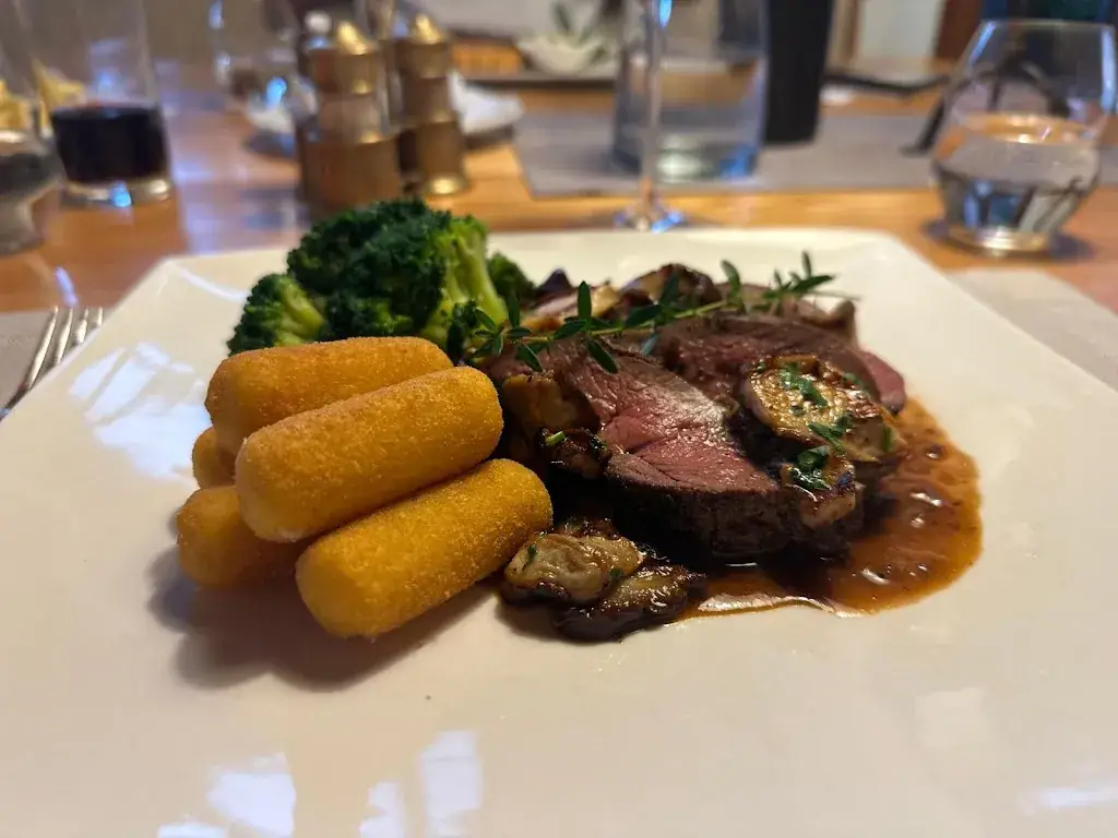 James Smith_Dorfkrug · Restaurant · s'Hoamatl (Appartements)_Flaurling_avis