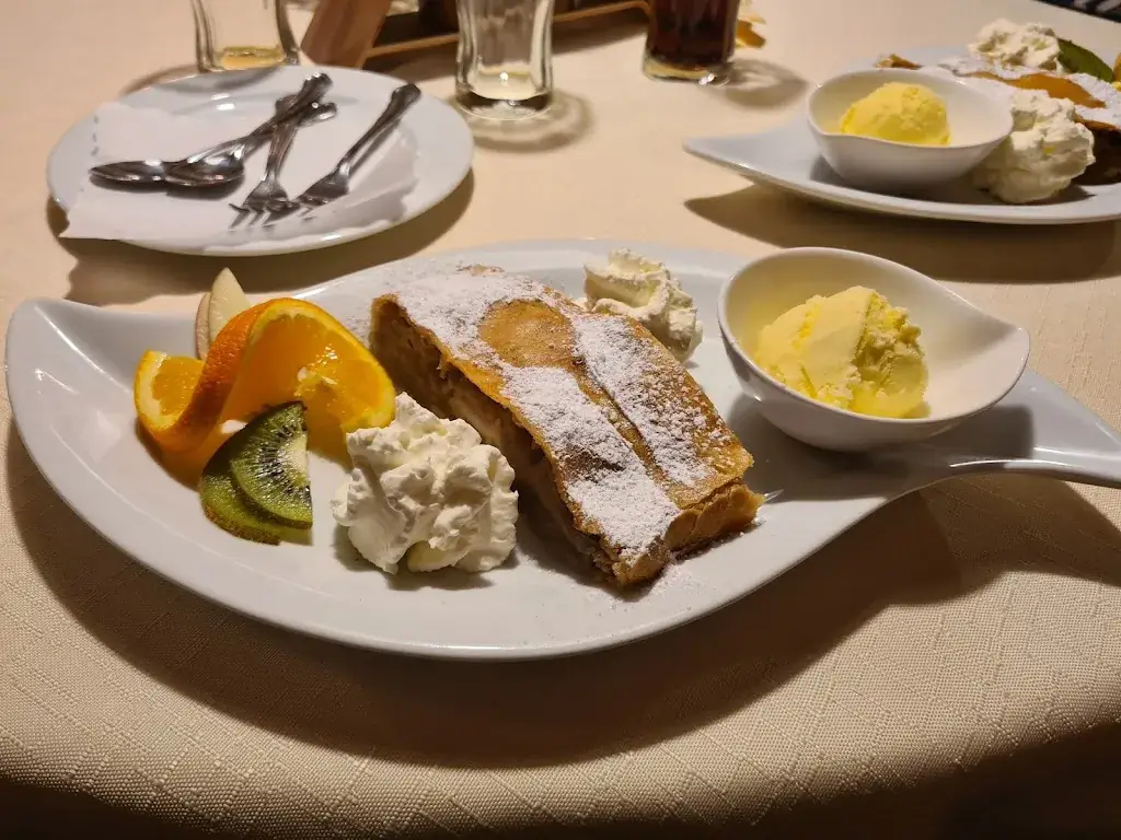 Melanie Valkenburg_Restaurant Charlys_Fiss_avis