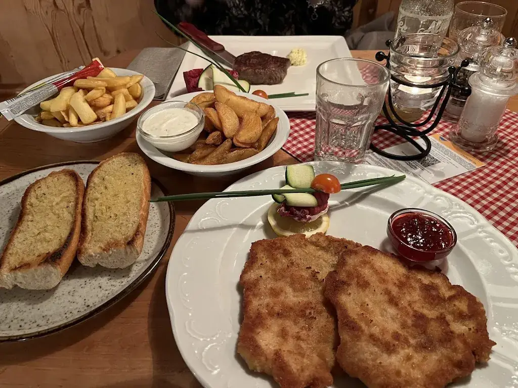 Wladimir Ostrovsky_Restaurant-Bar ‘s Fassl_Fiss_avis