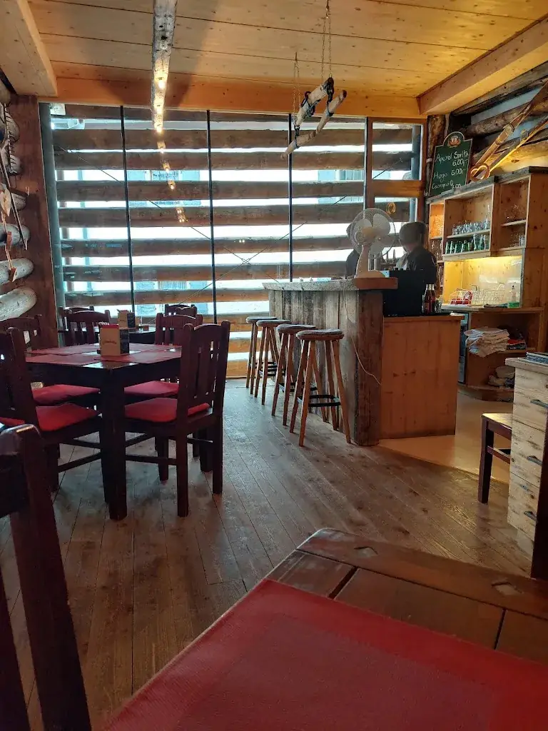 Tom Vandenbosch_Bar und Restaurant Dorfstadl_Fiss_review