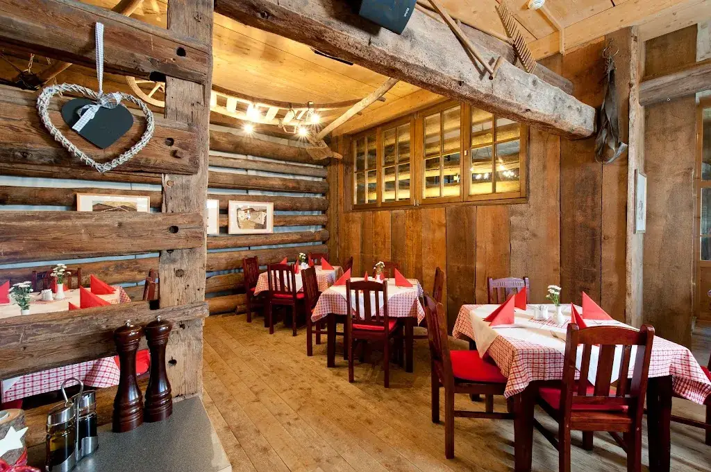 Bar und Restaurant Dorfstadl restaurant in Fiss