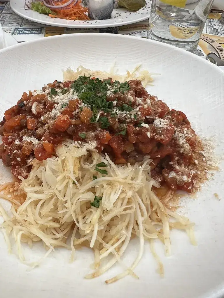 Theresia Scheiflinger_Augustin in den City Arkaden_Annabichl_avis