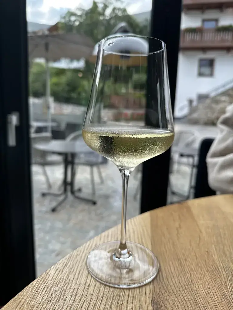 Sahaila La Cruz Eraso_Weinkellerei Fiss_Fiss_review