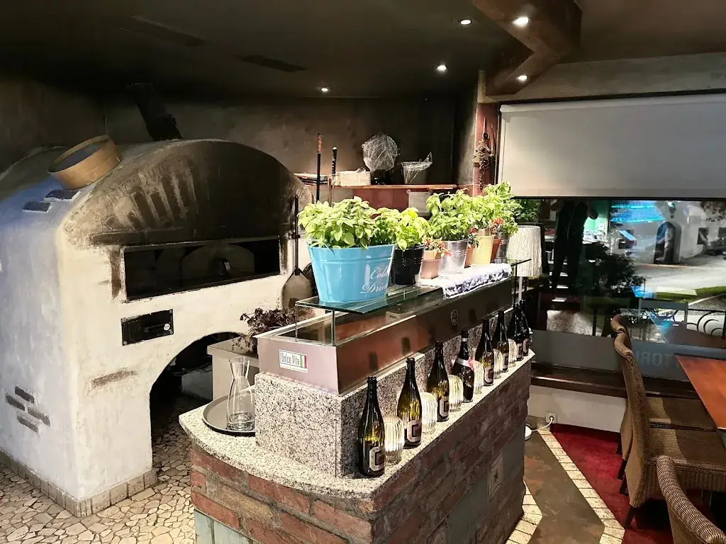 Pizzeria Dolce Vita restaurant in Fiss