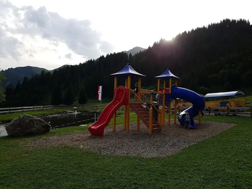 Pavel Spakowski_Kuhalm Fiss_Fiss_review