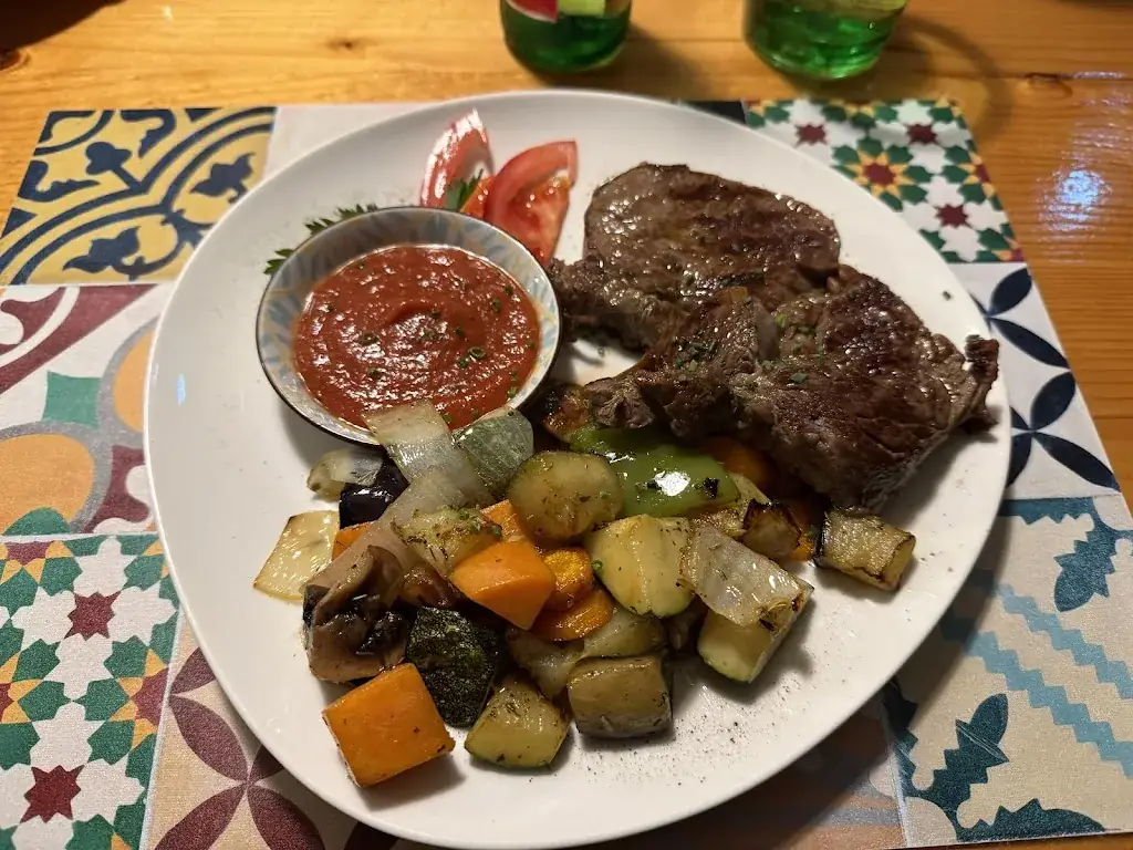 Annabella Körömi_Old Lemon Tree_Annabichl_review