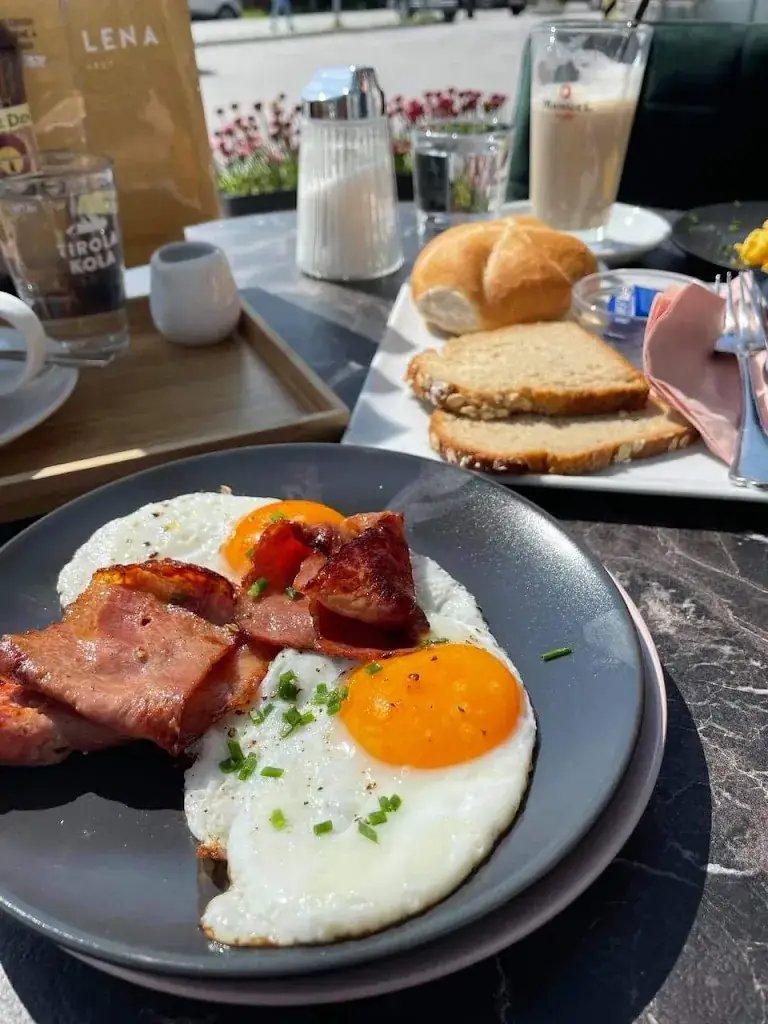 Marek Krzyżanowski_Café Laurens & Lena_Fieberbrunn_review