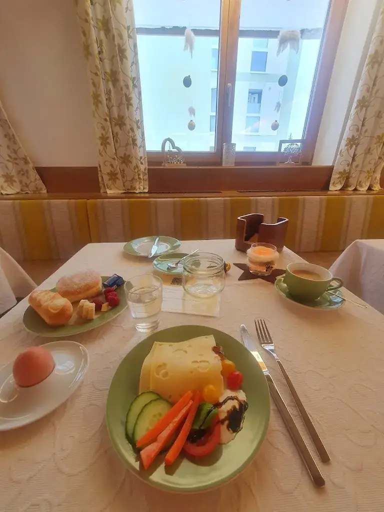 Oana Petcu_Haus in der Sonne_Fieberbrunn_avis