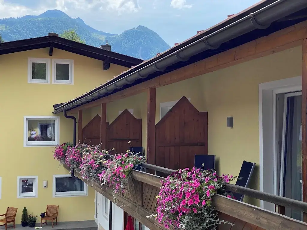 Haus in der Sonne restaurant à Fieberbrunn