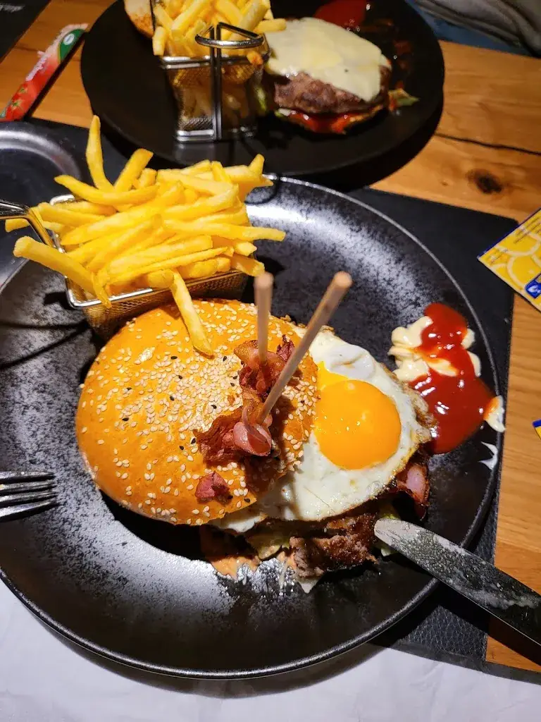 George Dagher_dieGalerie_Gallzein_avis