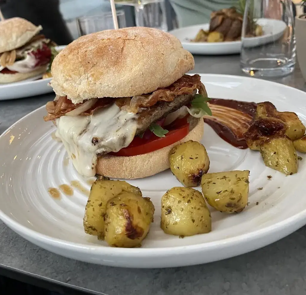 Daniel Maurer_Caffè Bar Centrale_Gallzein_avis