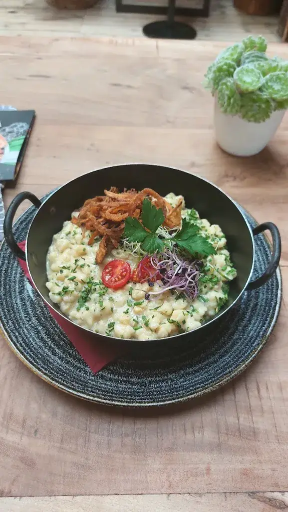 Jacek Szarski_WEIBERHIMML | BAR - RESTAURANT - HÜTTENTREFF_Galtür_recensione