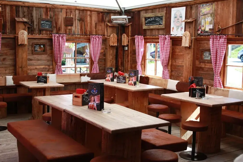 WEIBERHIMML | BAR - RESTAURANT - HÜTTENTREFF_Galtür_slider_image_1