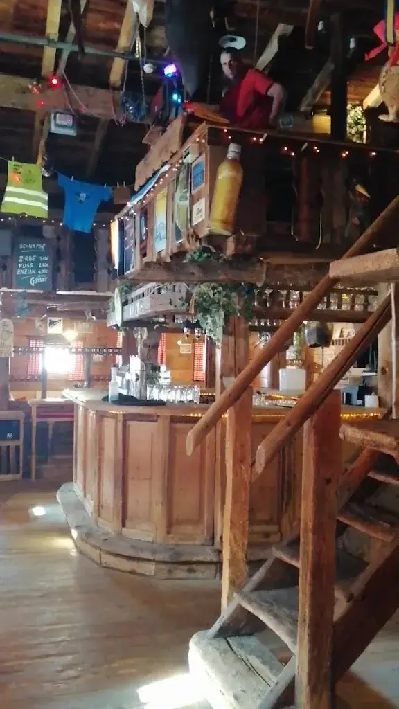 WEIBERHIMML | BAR - RESTAURANT - HÜTTENTREFF_Galtür_slider_image_2