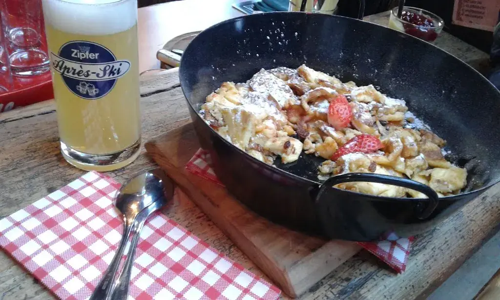 WEIBERHIMML | BAR - RESTAURANT - HÜTTENTREFF_Galtür_slider_image_3