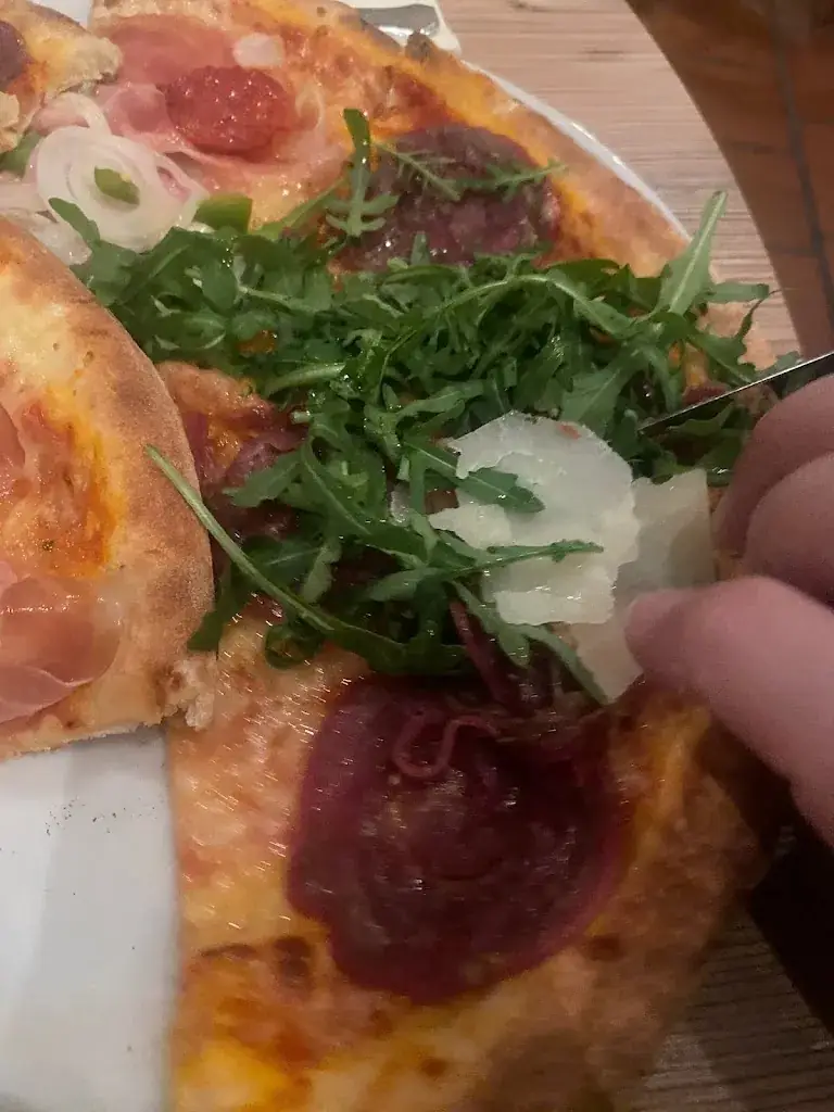 Ashleigh Nuttall_Pizzeria Dorfalm_Fulpmes_review