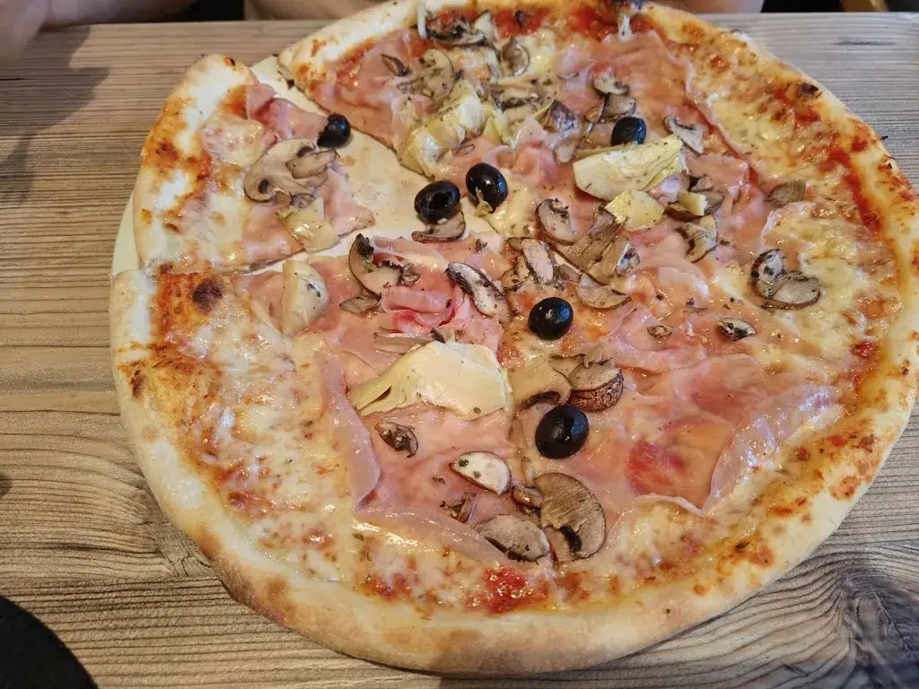 Moshe Aish_Pizzeria Dorfalm_Fulpmes_review