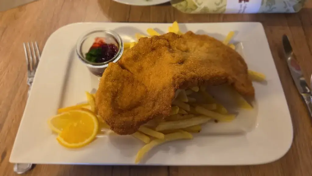 Valentin Logar_Gasthof zur Schmiede Essen -Trinken -Schlafen_Berg im Drautal_avis