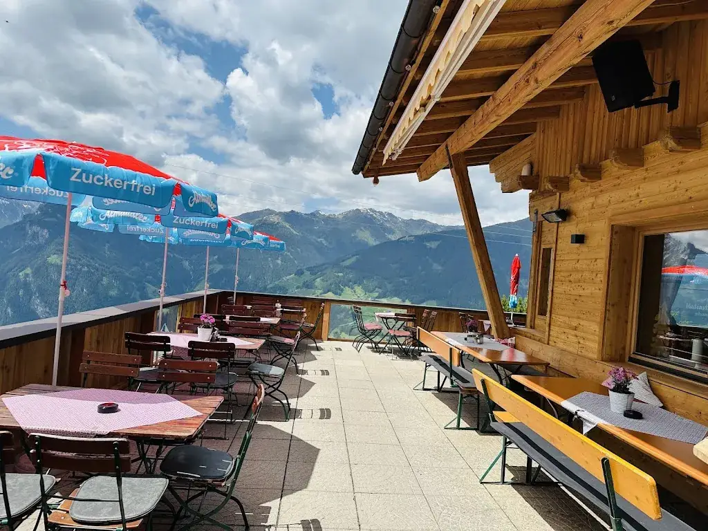 Schlittenstadl-Sonnalm - Restaurant, Bar, Ski-und Rodelhütte im Zillertal_Gerlosberg_slider_image_1